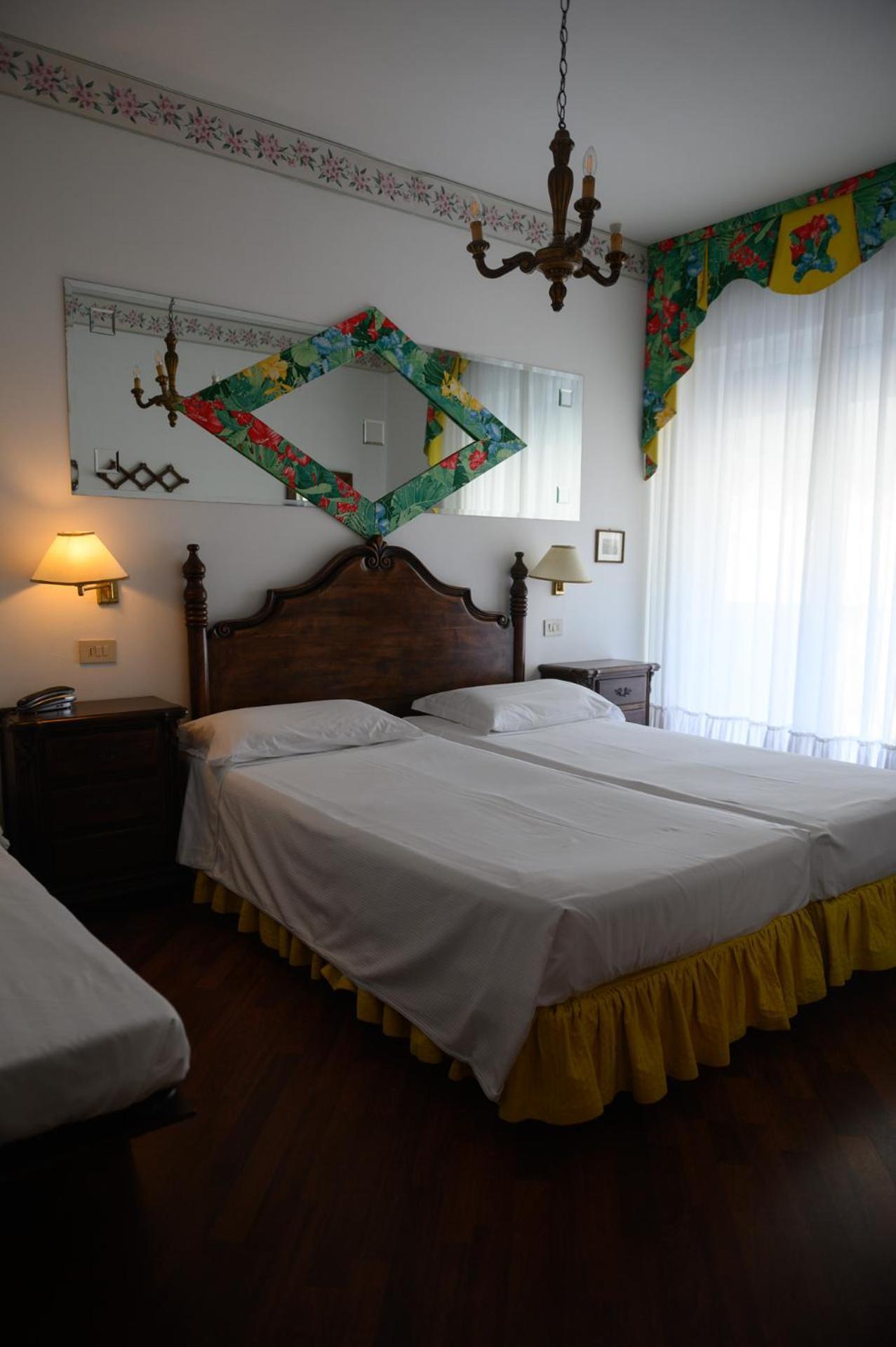 Agora Park Hotel ลิโดดิเยโซโล ภายนอก รูปภาพ
