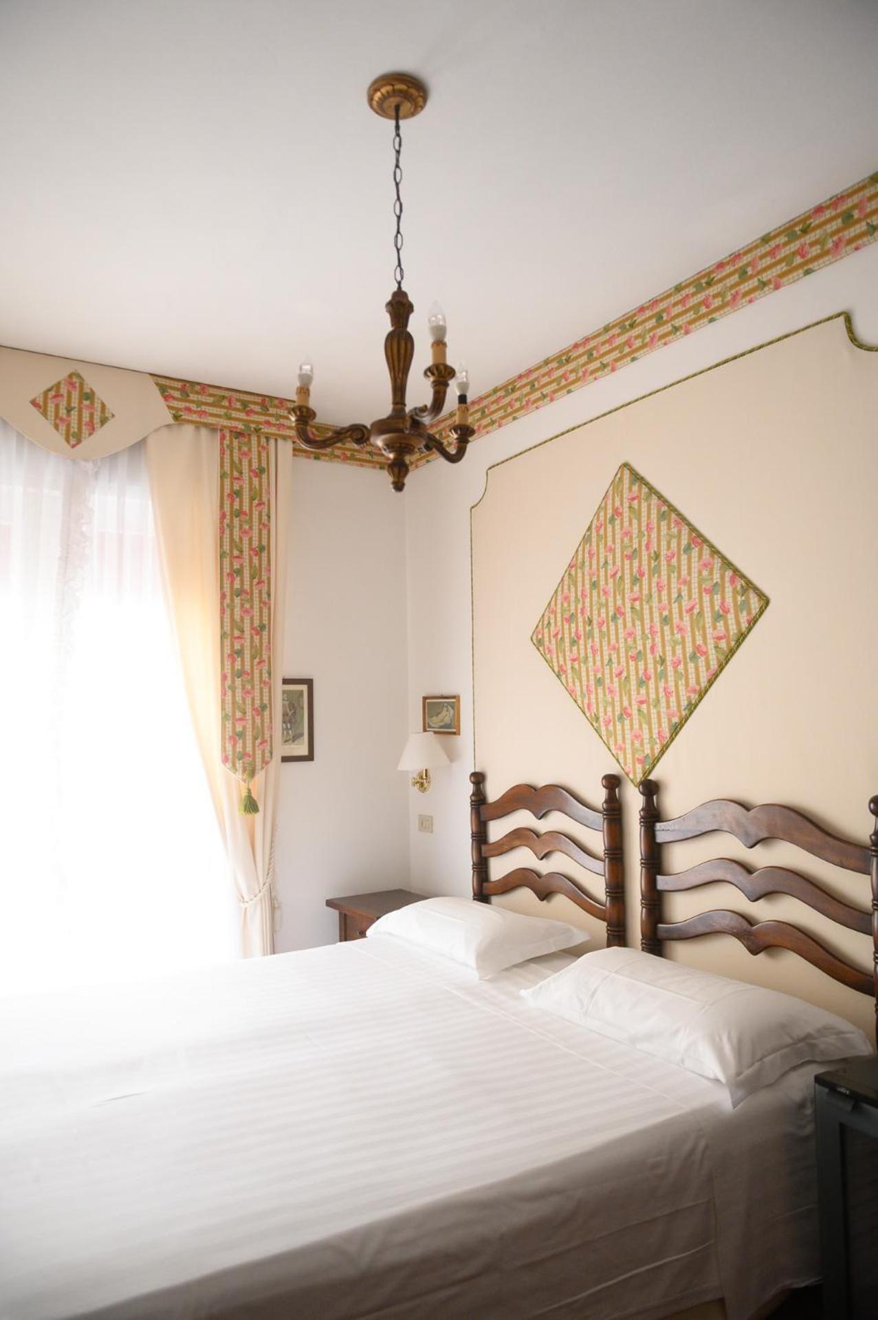 Agora Park Hotel ลิโดดิเยโซโล ภายนอก รูปภาพ