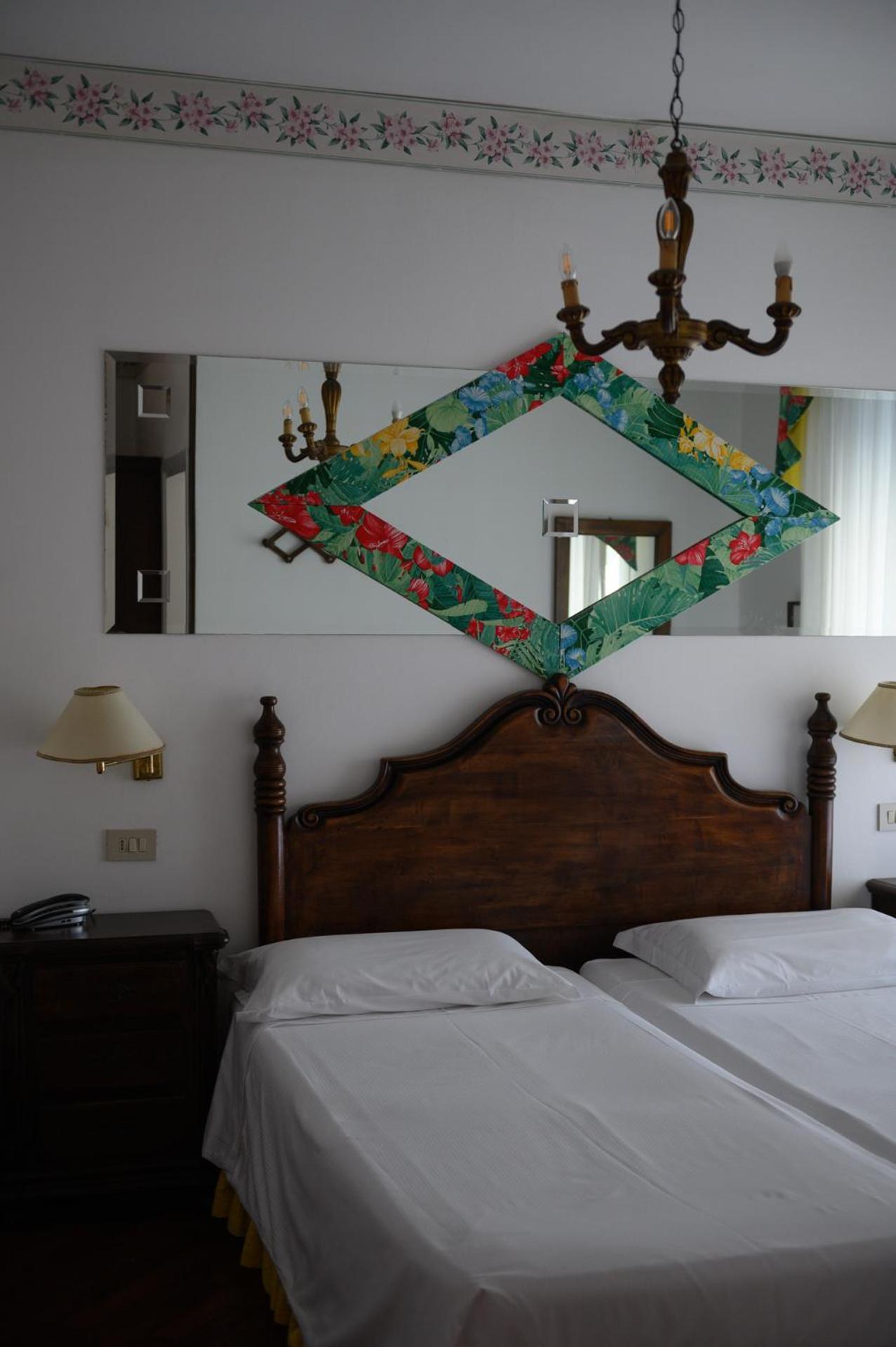 Agora Park Hotel ลิโดดิเยโซโล ภายนอก รูปภาพ